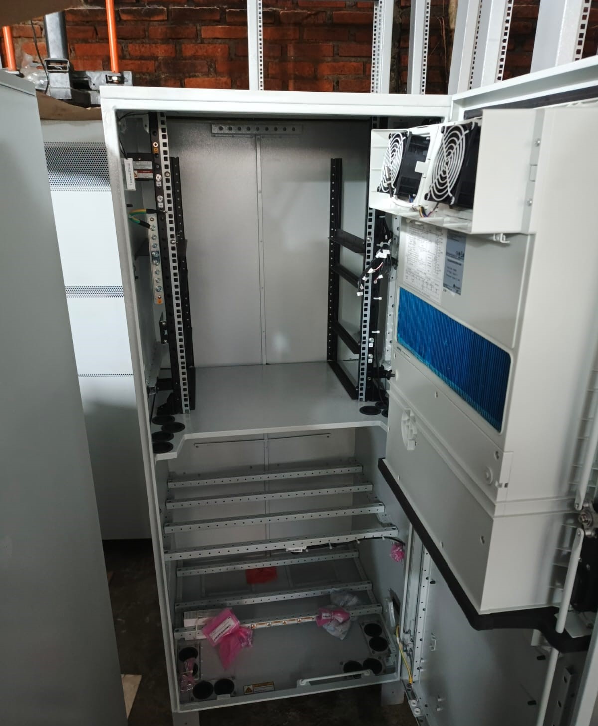 Huawei MTS9302A-HD16A2 Cabinet